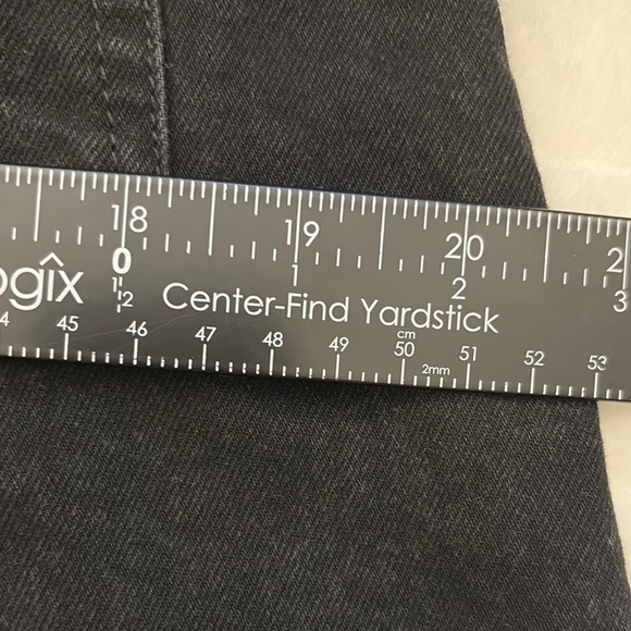 H&M‎ Relaxed Black Jean Shorts for Effortless Style 6 - Picture 9 of 13